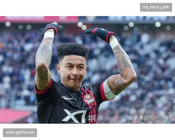 林加德晒获亚马尔与拉什福德球衣笑称收获颇丰表达满满自豪感